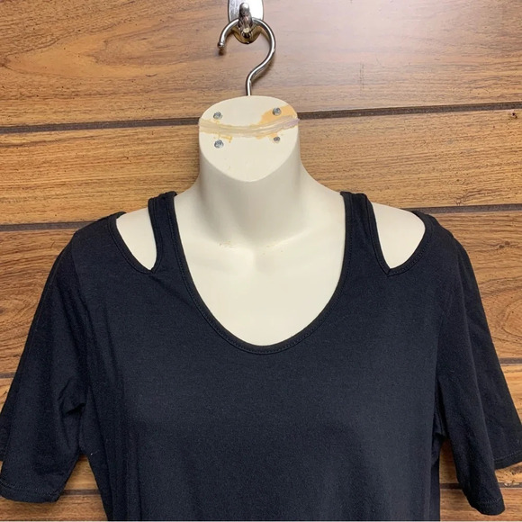 White Birch black top size XL not true to size cutouts at the neckline - Picture 2 of 6